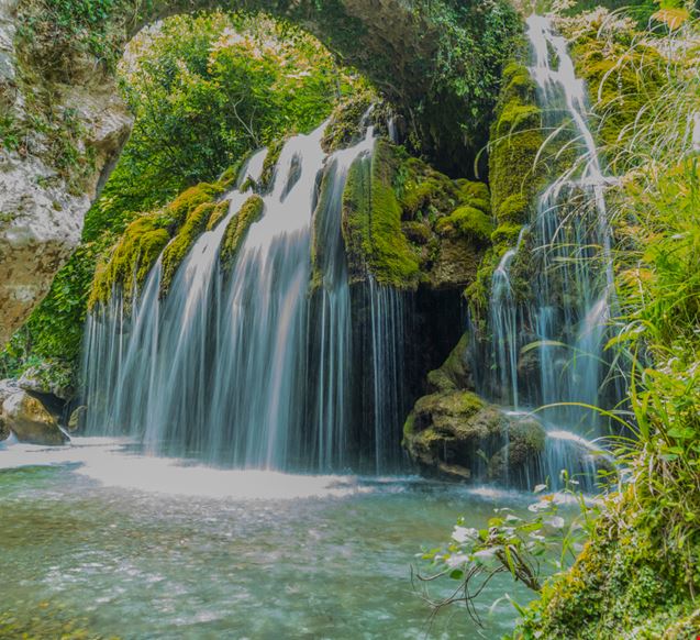 Cascata Capelli di Venere  per scampagnata Pasquetta vicino Napoli